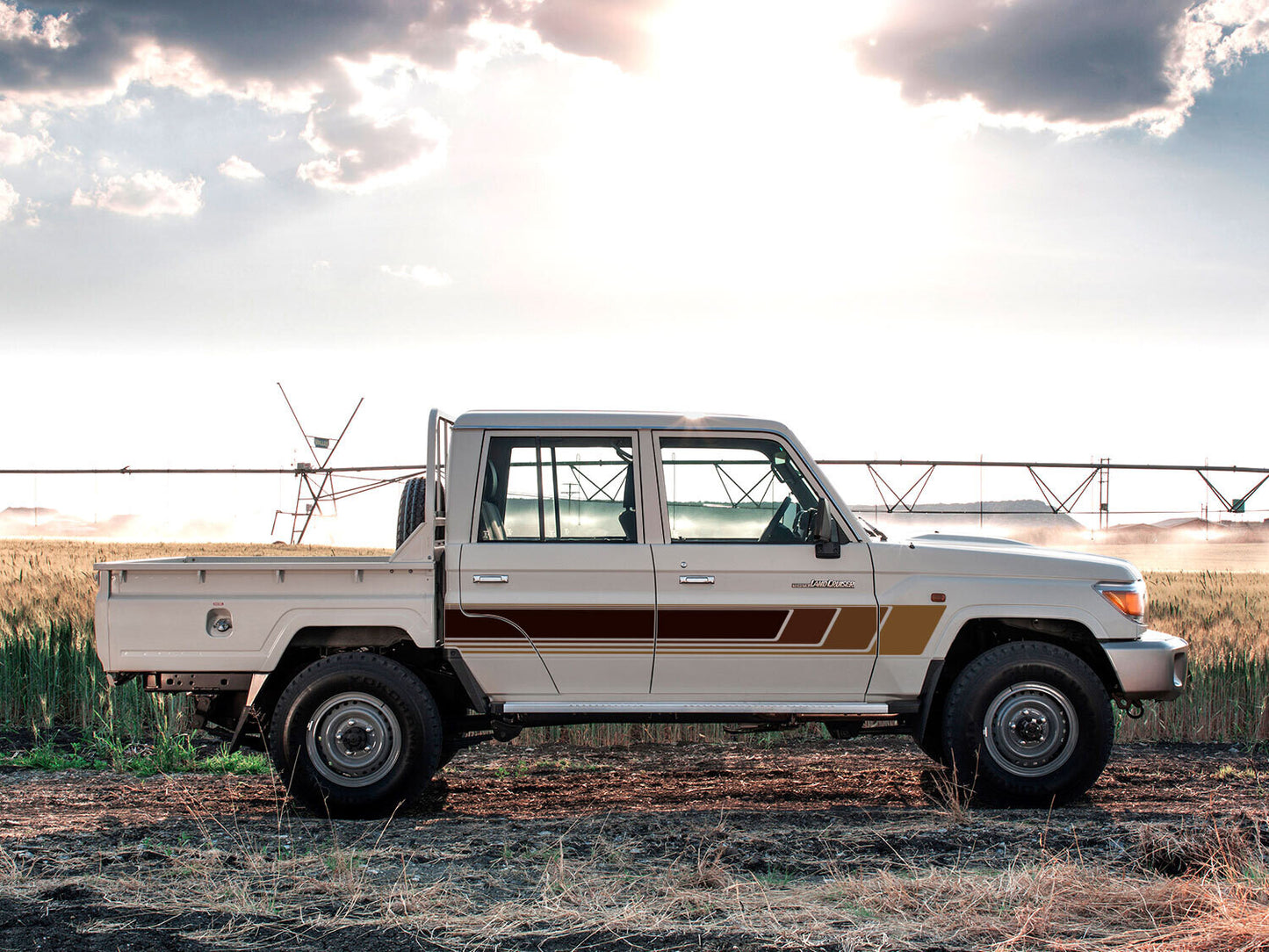 Touge source image 2 for Decal Body Stripe Kit (Cobar) - 79 Series Dual Cab (2012-)
