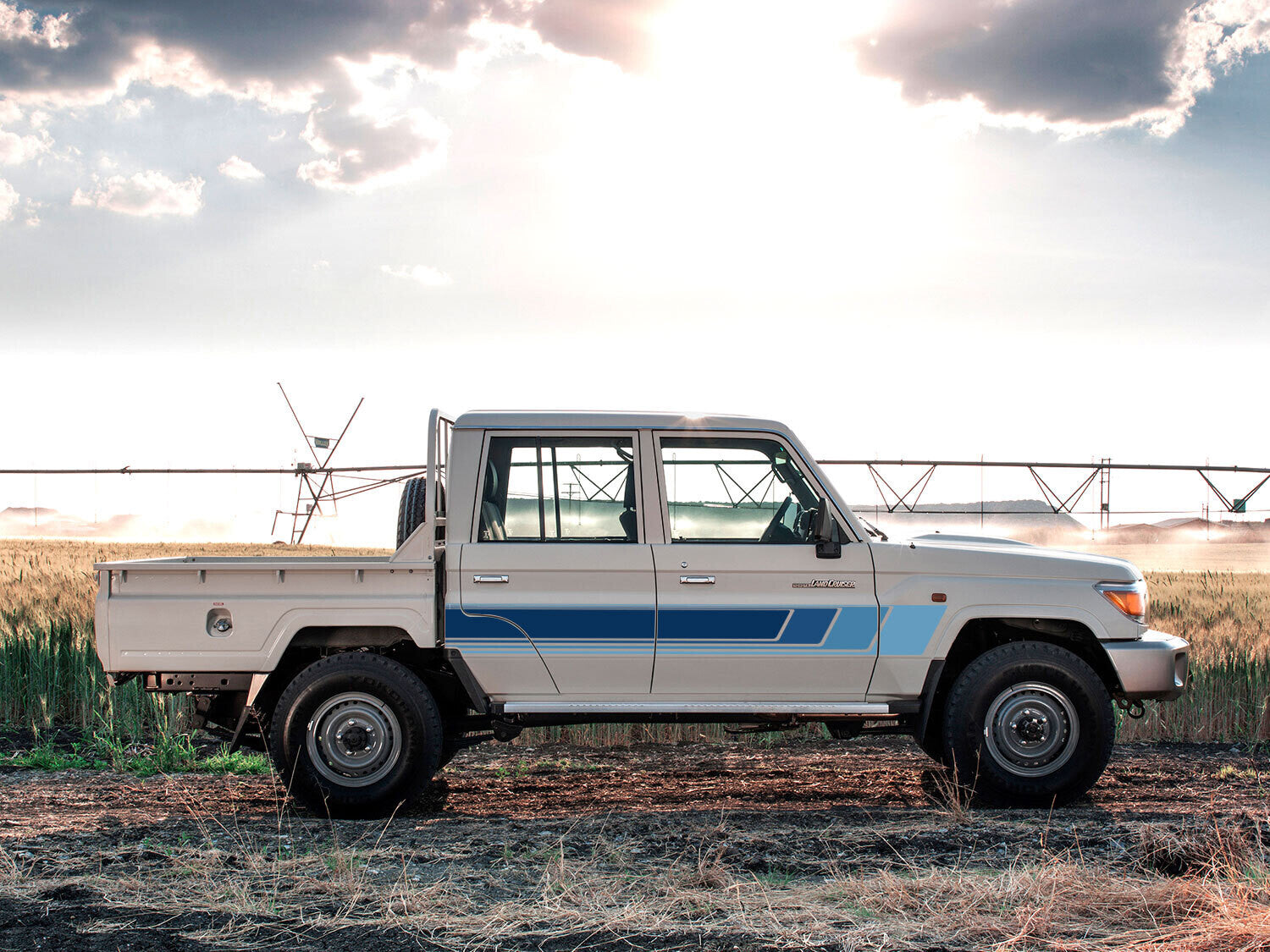 Touge source image 3 for Decal Body Stripe Kit (Cobar) - 79 Series Dual Cab (2012-)