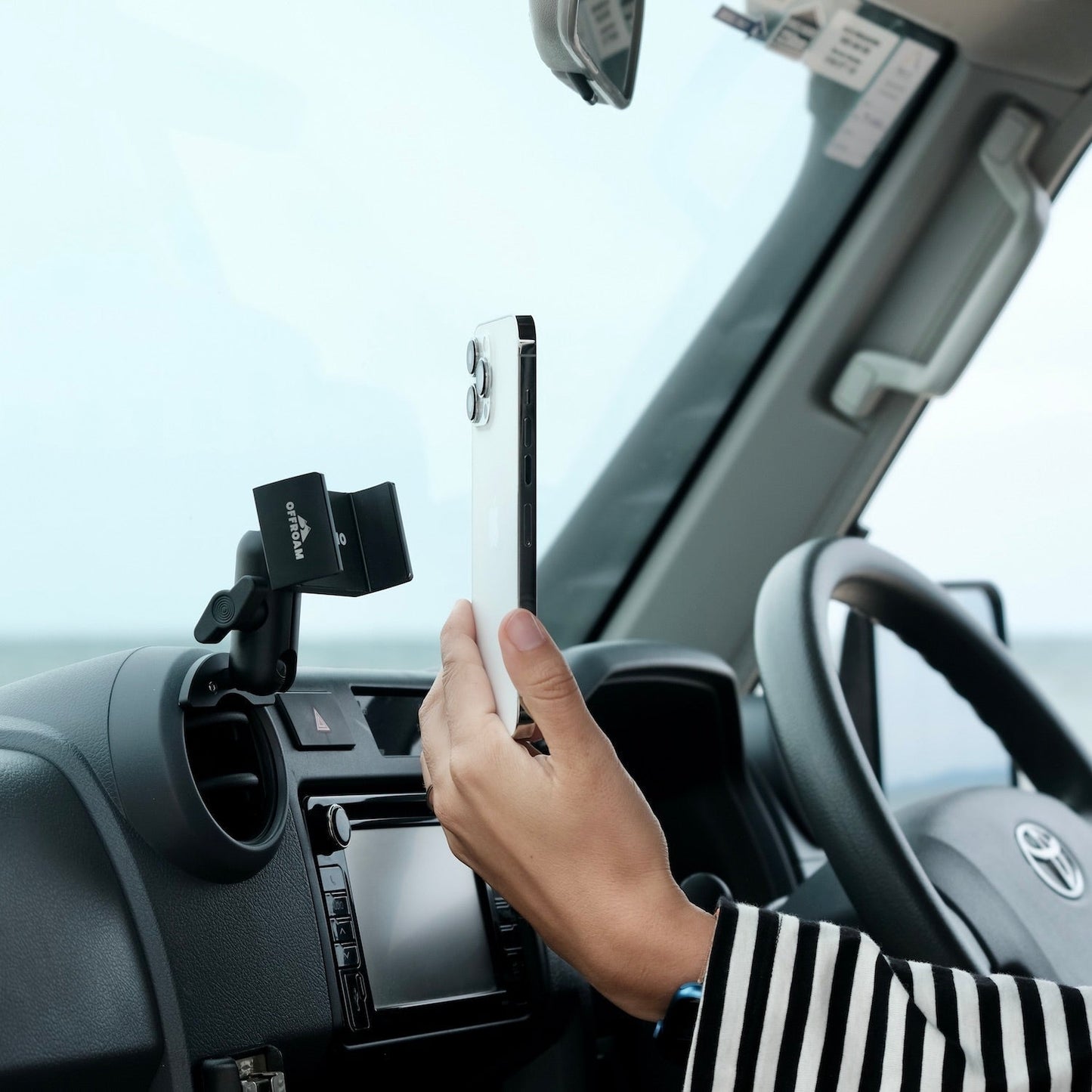Phone Holder Mount - 70 Series (2007 -)