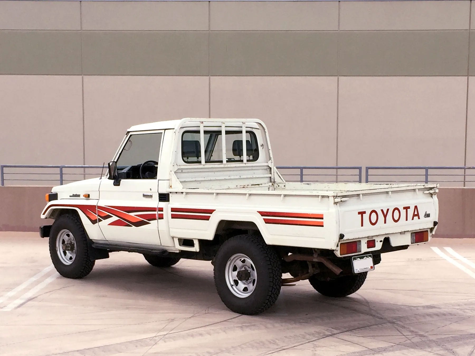 75 Series Single Cab Decal Body Stripe Kit (Tenterfield)